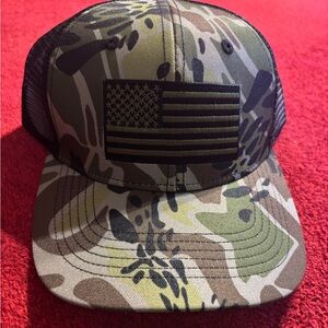 Army Crew USA Camouflage Trucker Hat with Flag Patch, mesh back . Snap NWT